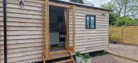 Cosy Owl - Shepherds Hut - Bed and Breakfast