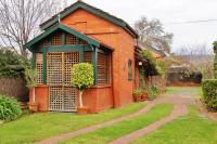 Two-Bedroom Cottage with Spa Bath - Paprika
