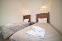 Two-Bedroom Deluxe Apartment with Balcony