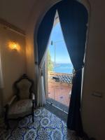 Camera Matrimoniale Deluxe con Balcone e Vista Mare