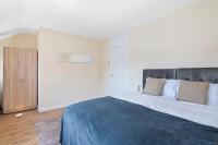 Spacious 3BR House in Enfield North London with Garden - B&B