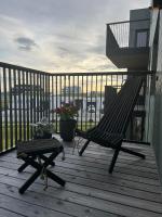 Suburbs of Reykjavík, new beautiful apartment, next door to nature - B&B Garðabær