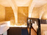 One-Bedroom Loft Apartment with One Queen Bed