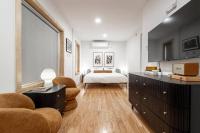Heart of Downtown, Steps to Bathhouses & Restaurants, Room # 102 - B&B
