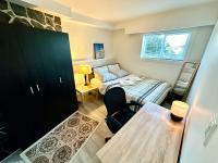 Cozy & Bright Home With Parking - Chambres d’hôtes Victoria