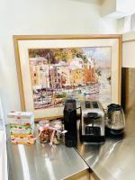 Cozy & Bright Home With Parking - Chambres d’hôtes Victoria