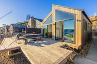 Brand New Lake Front homes Spa Pool - B&B Taupo