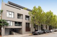 2 Bedroom 1 Bathroom Split Level Apartment with Parking