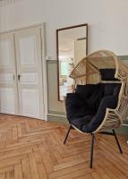 Stilvolle Wohnung in ehemaligen Festsaal, Parkplatz, WLAN - B&B