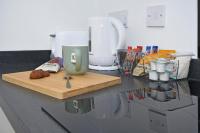 Sapphire Apartments by YourStays - Comfy 1 Bedroom Apartments in Crewe - Chambres d'hôtes Crewe