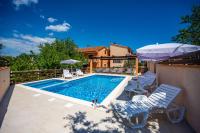 E-M Apartments with Private pool - B&B Medulin
