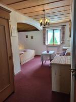 Double Room with Private Bathroom (5)