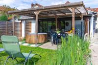 La joie de vivre: logement entier, parking privé - B&B