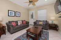 Beautiful 2 Bed 2 bath 1st Floor condo by beach with Pool - B&B South Padre Island
