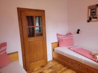 Tweepersoonskamer met 2 Aparte Bedden en Badkamer