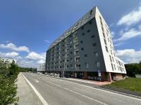 Ambient lounge with sundeck and free parking - B&B Bratislava