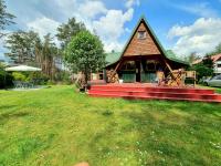 Chatka Baby Jagi - Domek z balią i kominkiem w lesie pośród jezior - Bed and Breakfast