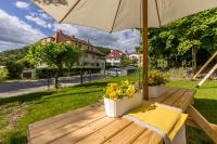 "APARTAMENT STARY ZDRÓJ 3A" z ogrodem, placem zabaw i parkingiem, w centrum - Bed and Breakfast