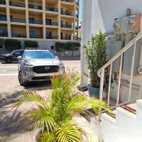 Magical Beachfront King Escape - B&B Hollywood