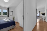 Apartamento de 2 dormitorios con balcón y vistas al mar