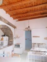 Naxos Mountain Retreat - Tiny House Build on Rock - Ferienwohnung Kóronos