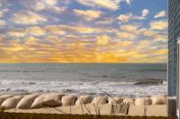 Oceanfront fun Sand and Sun The Lazy Loggerhead - B&B North Topsail Beach
