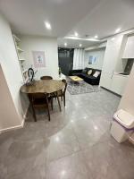 2 BD Apt with Large Courtyard near The Star Casino - Chambres d’hôtes Sydney
