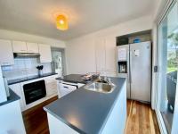 Pet & Family Friendly Ocean Front Beach Cottage - B&B Bargara