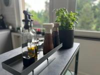 Apartment 2- Modernes Studio in Duisburg Meiderich, 4,7 km Hbf, U-Bahn 250m, Flughafen Düsseldorf 28 km, Landschaftspark 2,9 km, 5 Gehminuten von Herzklinik entfernt - B&B Duisburg