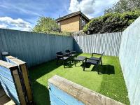 2 Bedroom City Centre House - Pet Friendly - Free Parking - B&B