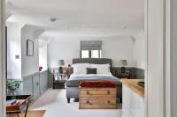 Cozy Beverston Castle Cottage:1 Bed/1 Bath Retreat - B&B