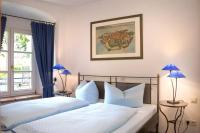 One-Bedroom Apartment with Lake View