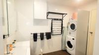 Coastal Salty Kiss Sleeps 4! - Bed and Breakfast
