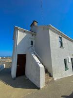 Top Floor Retreat Portmor- Sea, Beach & Balcony - B&B Slievebane