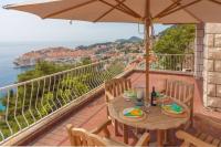 Villa Sofia - Amazing Views - "10 min walk from main beach and old town" - B&B