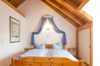 One-Bedroom Apartment with Lake View