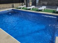 B&B Toledo - Chalet con piscina 50 minutos madrid en escalona - Bed and Breakfast Toledo