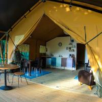 Luxury Safari Tent with Hot Tub at Camping La Fortinerie - Chambres d'hôtes Mouliherne