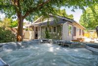 Vine Street Bungalow-Hot Tub, EV, Walk to Town - Ferienwohnung