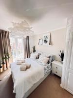 B&B Blunsdon Saint Andrew - DeLux Sunny Bedroom with Private Parking, Sleeps 2, Perfect for Cotswold Getaway, Easy A419 Access - Bed and Breakfast Blunsdon Saint Andrew