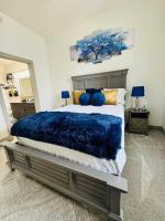 POOL VIEW! Near Dallas Love Field! Medical District! Downtown Dallas! - B&B Dallas