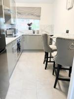 B&B Londen - Beautiful apartment in Beckton with Private Entrance and Garden - Bed and Breakfast Londen