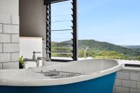 Coolum Scenic Getaway - Mountain & Ocean views only 15 minutes from the beach - B&B Yandina Creek