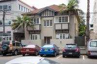 Chic Apartment with Sun Lounge Near Manly Beach - B&B