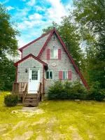 Modern-Cozy A-frame, close to lake, hiking - B&B Fryeburg