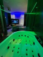 Apartments -Gold Glass Jacuzzi & Sauna Rynek Centrum -Parking -fakvat - B&B