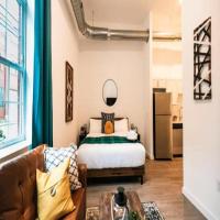 Pet Friendly North Shore Studio w/ Fitness Center - B&B