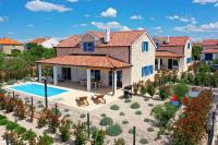 Papa's Court III Pasman Villa with pool - B&B Pašman