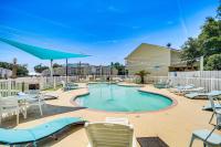 Walk to Beach Gulfport Retreat with Patio - Chambres d’hôtes Gulfport