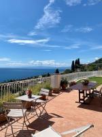 Dimora Concept - Beautiful flat with terrace and sea view - Free parking - B&B Genova